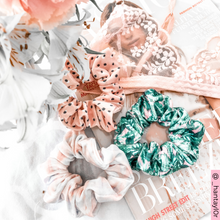 Load image into Gallery viewer, Palm Pwr Scrunchie
